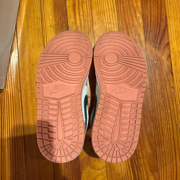 WOMENS AIR JORDAN 1 LOW “LIGHT” - Picture 7 of 7